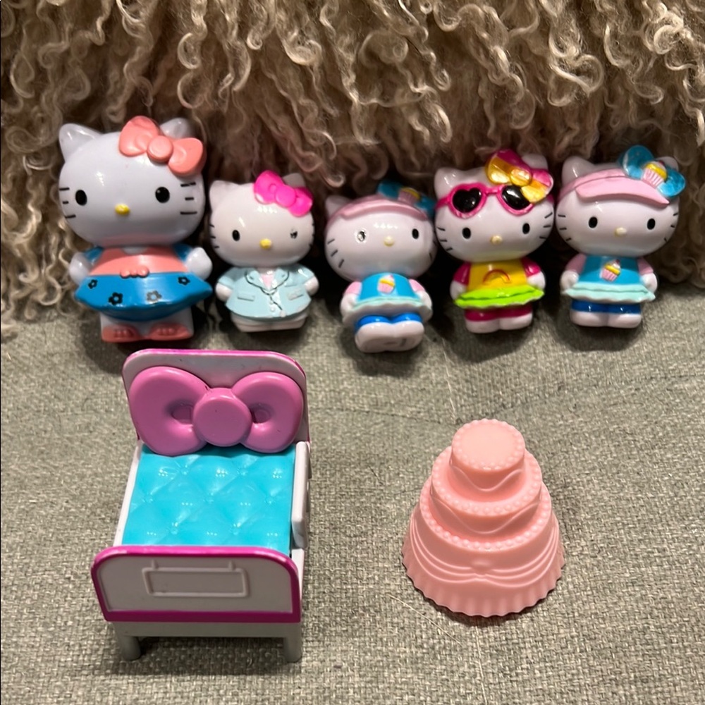 Sanrio Hello Kitty Pink Blue 5 Doll Set with emergency rescue hospital bed